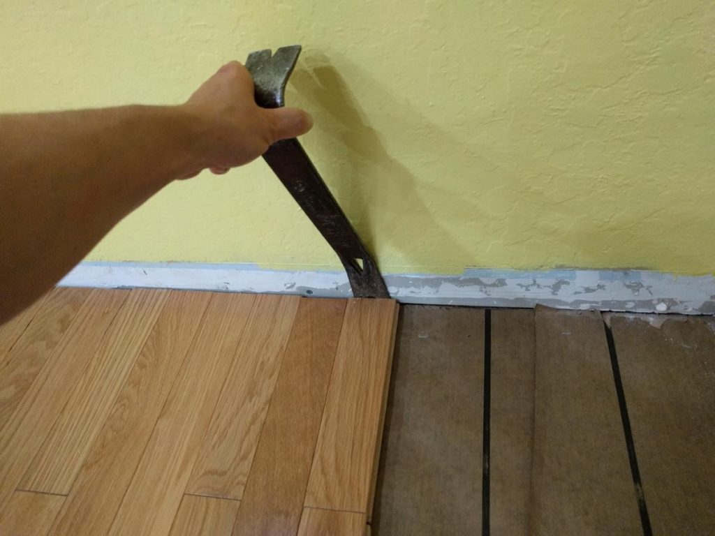 installing hardwood floor tapping tight