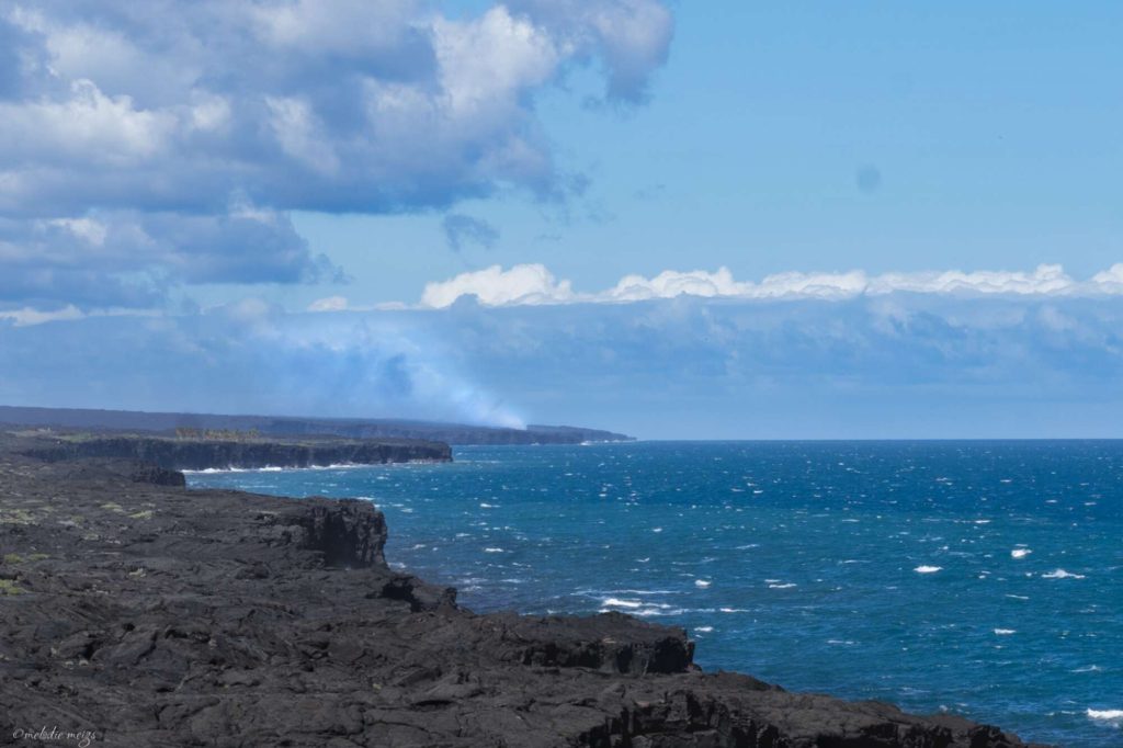 volcanoes national park hawaii lava flow to sea